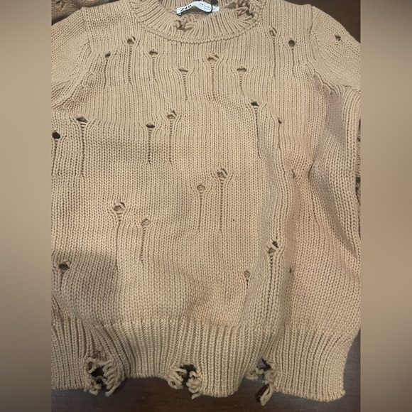 Zara Beige Distressed Women's Sweater NWT MEDIUM - Picture 2 of 9